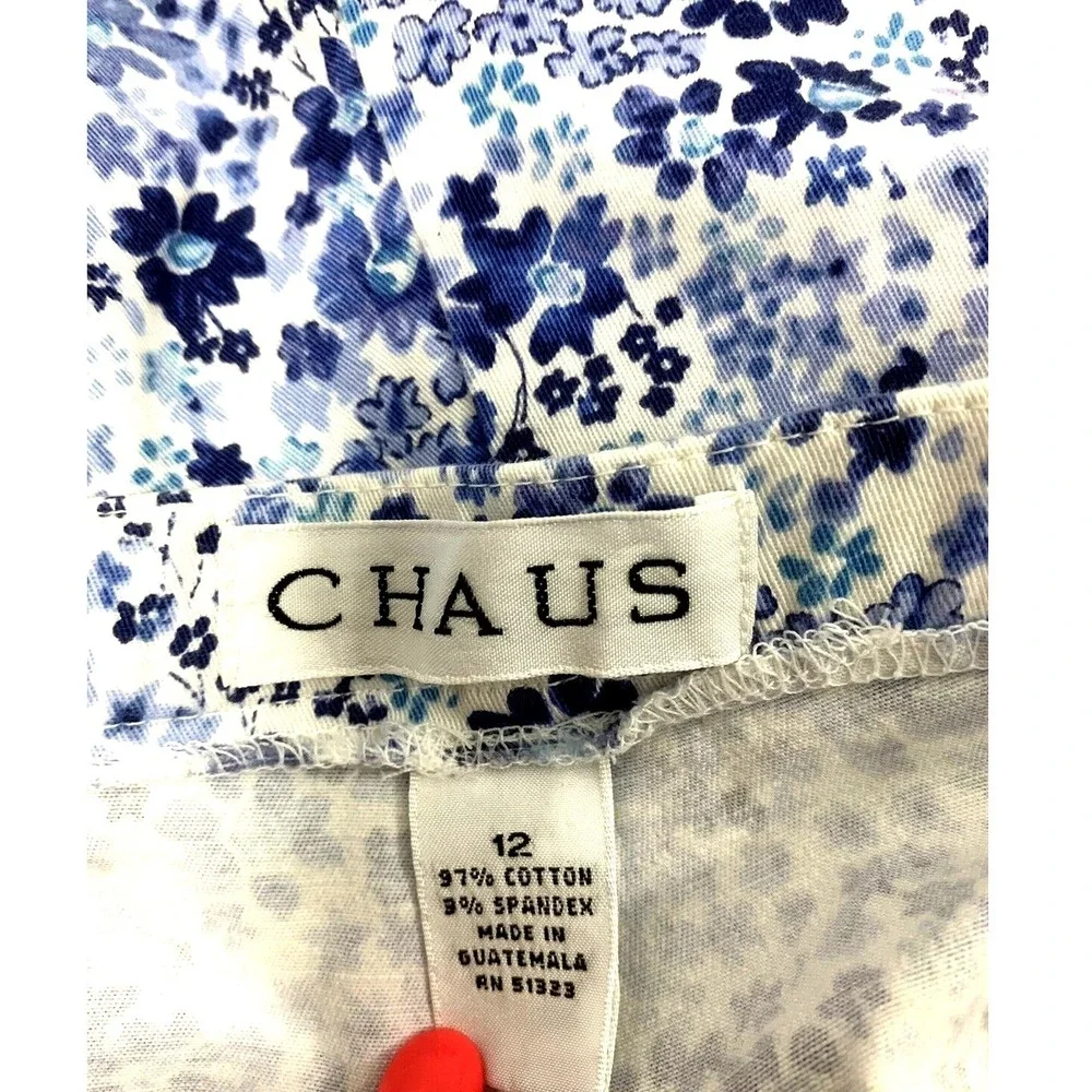 Chaus Capri Shorts Women Size 12 Blue White Floral Stretch Comfy Vacation Travel